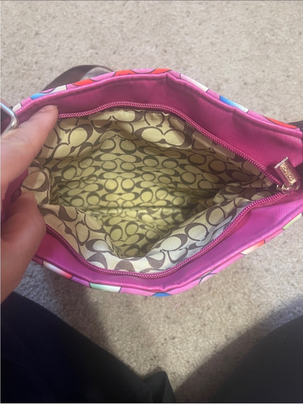Coach Poppy Signature Metallic Swingpack Magenta - Picture 9 of 17